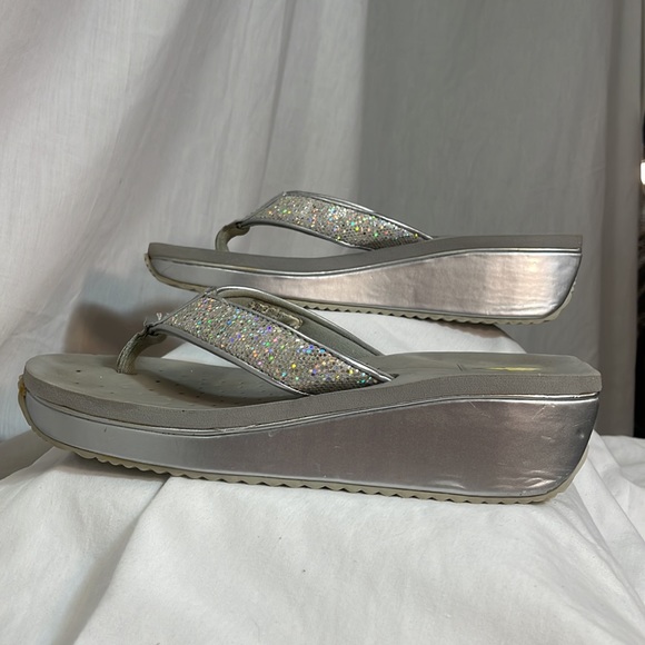 Volatile flip flops - Picture 4 of 7